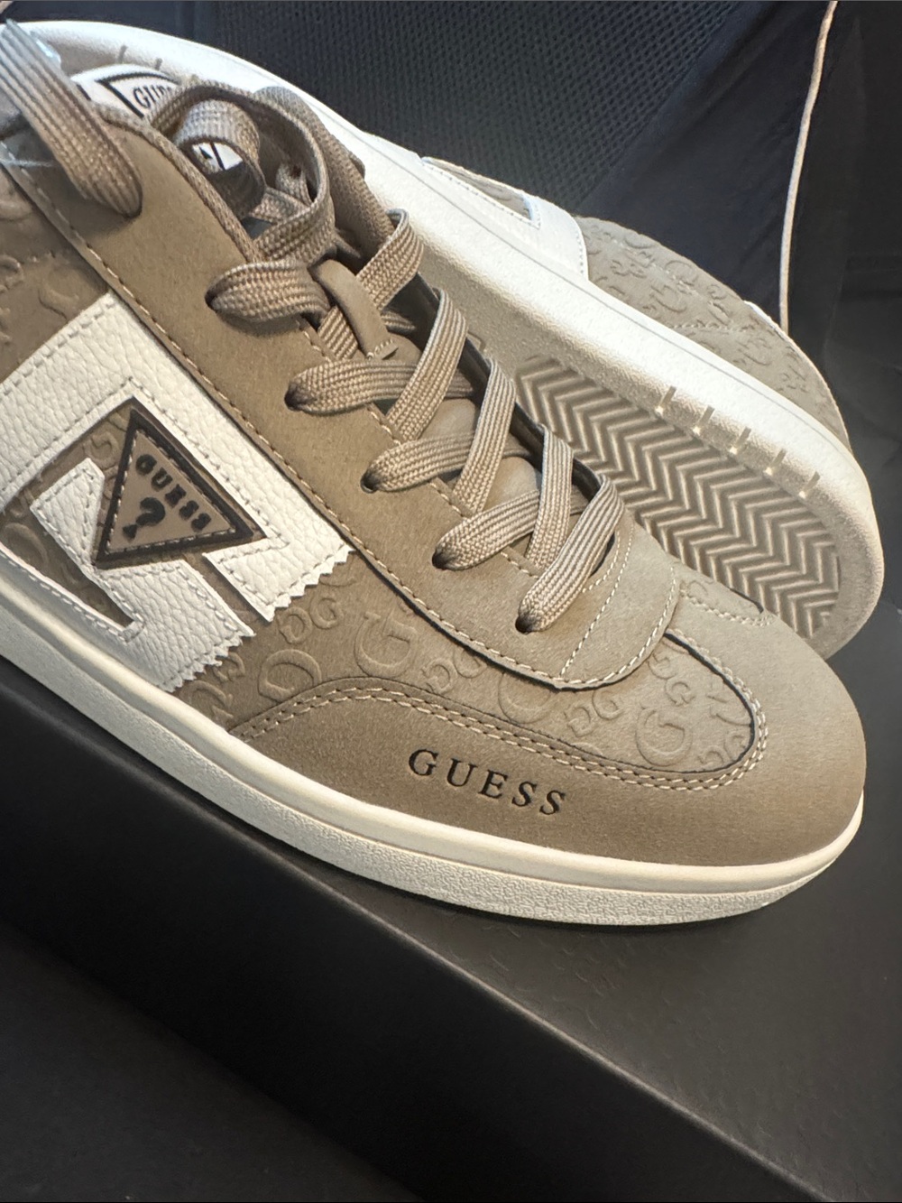 GUESS Men's Tan Logo Low-Top Sneakers